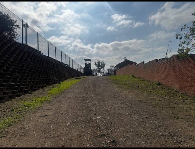 13,000M² VACANT LAND TO LET IN RIET RIVER